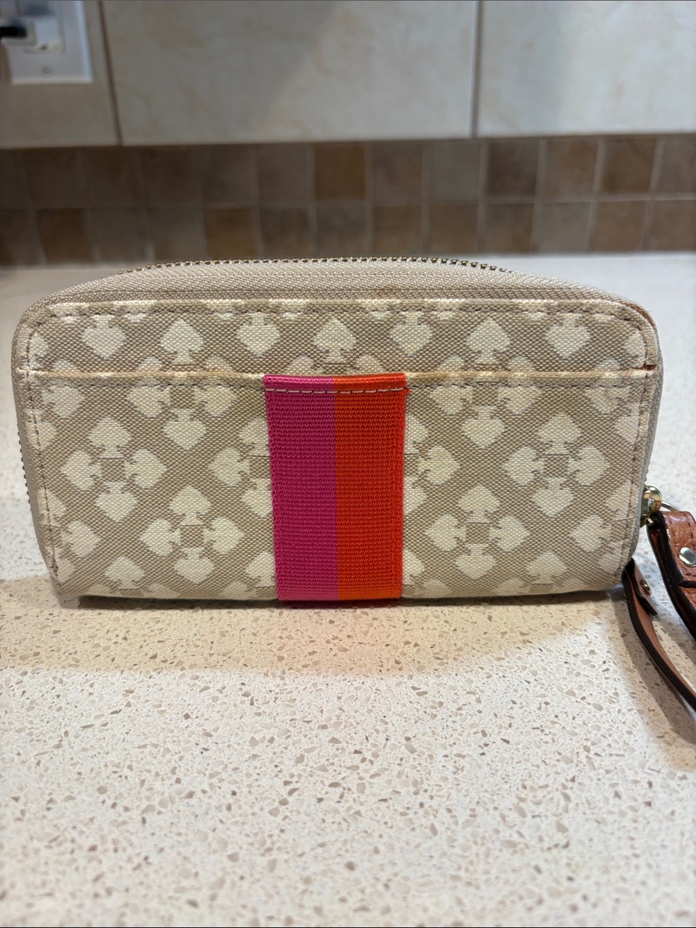 kate spade Linet Monogramed Beige Canvas & Leather Wristlet/Wallet Like New! - Picture 5 of 8